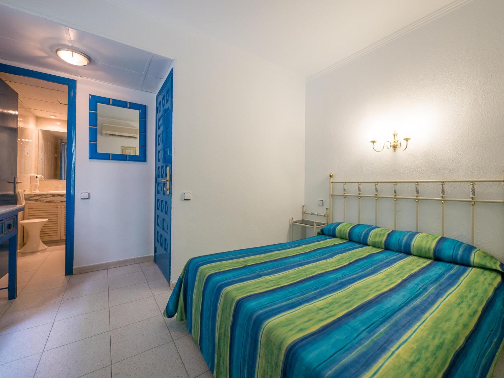 Checkin Garbi Otel Calella Oda fotoğraf